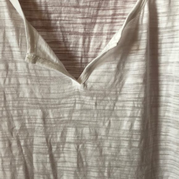 White top - Picture 3 of 5